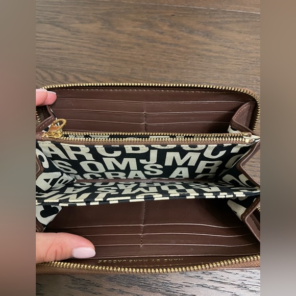 Marc by Marc Jacobs Wallet - Picture 5 of 7